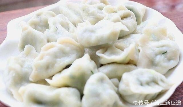 鲜美|韭菜猪肉饺子，调馅是关键，加这两种水，馅料鲜美多汁超级香