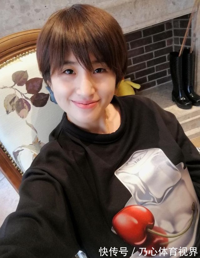 女运动员|许昕老婆久违“露脸”,穿T恤颜值不输明星,曾是国乒美女运动员