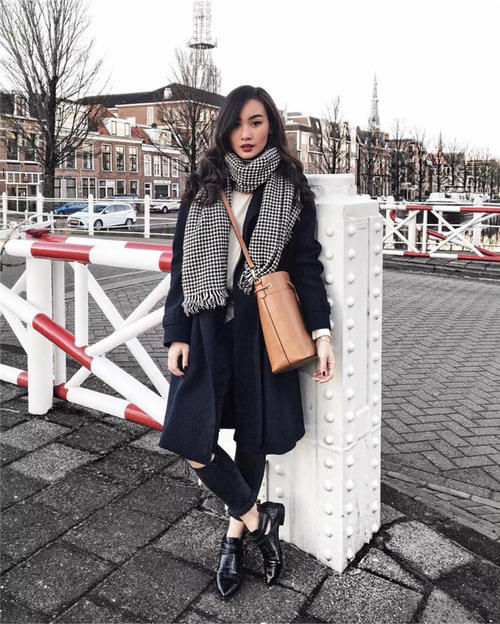 围巾你还只知道“土鳖”的围法？过年这样来系，太时髦有气质了吧