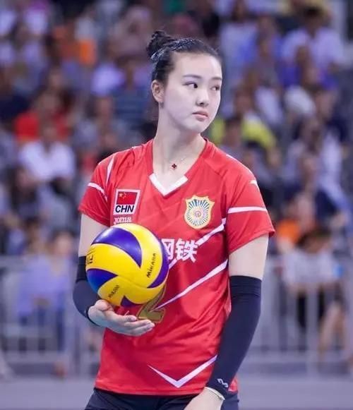 龚翔宇|朱婷暂时离开!中国女排新任队长谁更适合,张常宁李盈莹龚翔宇?