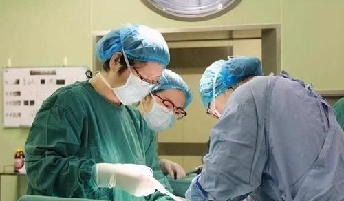 尴尬|一名产妇亲身经历侧切缝针,产房男医生对我说的话,真让人尴尬