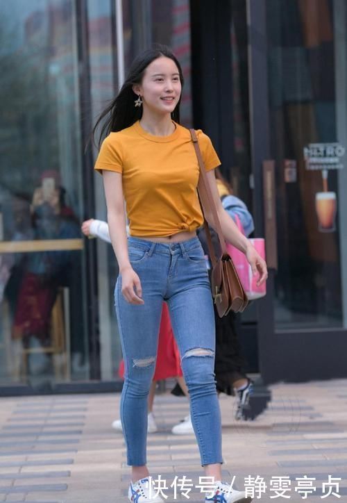 偏爱个性的牛仔裤穿搭,让你摆脱路人感,展现靓丽风采