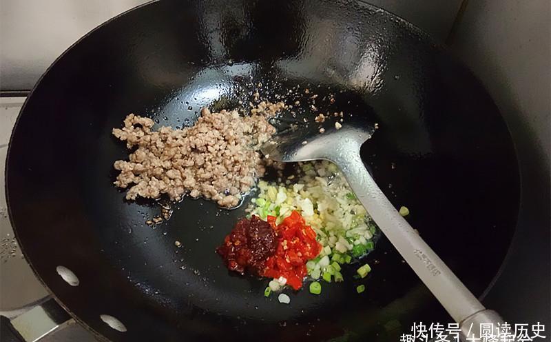 嫩豆腐做出鱼香味，鲜香滑嫩、酸甜微辣，超下饭