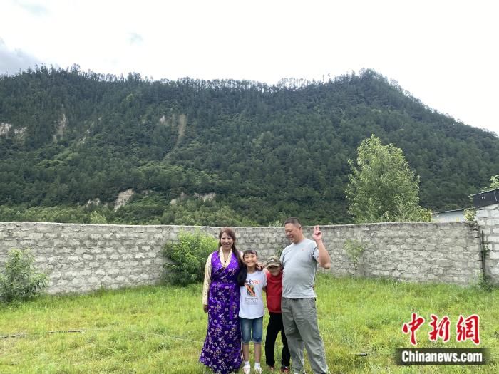 浇灌|【石榴花开 籽籽同心】白头到老！两代夫妻浇灌民族团结之花