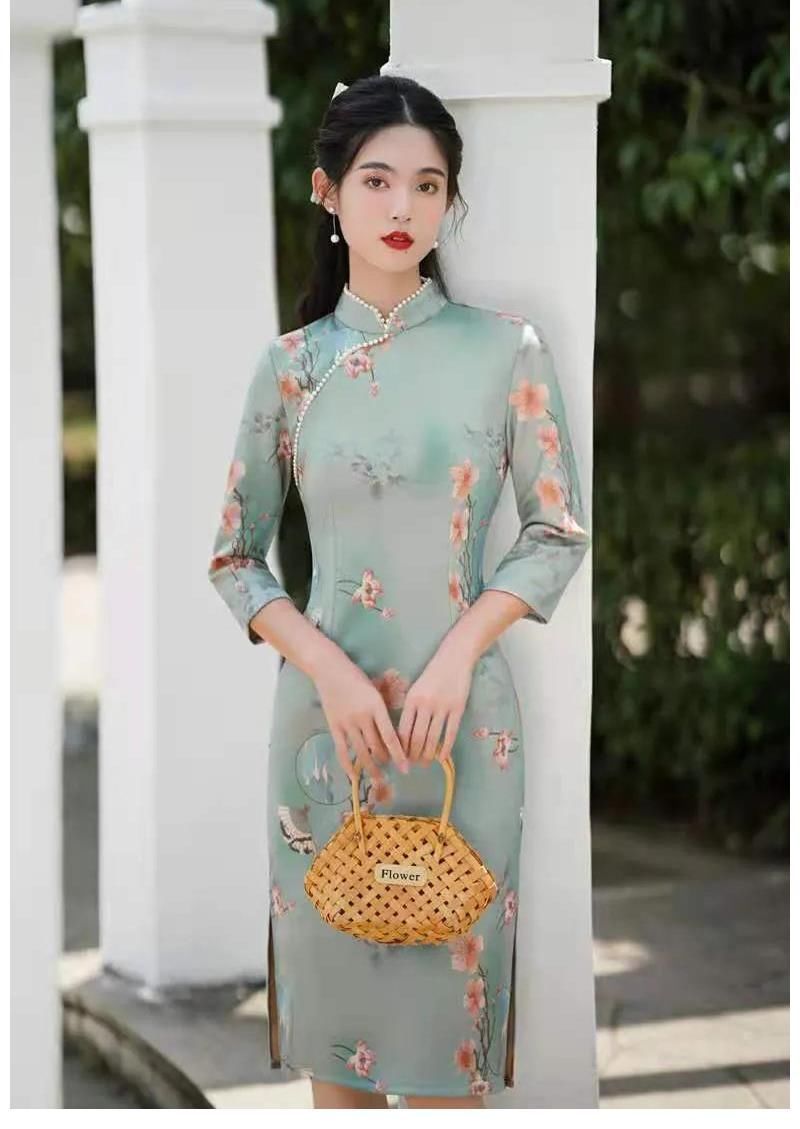 写真 中国女性为什么都喜欢穿旗袍,除了展现女性的优雅和气质外,而是情怀