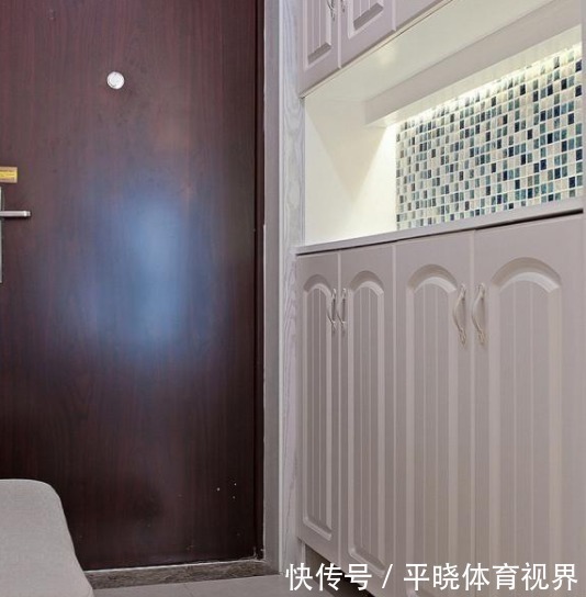 沙发|机智媳妇不做吊顶,放弃背景墙,玄关阳台一点也不浪费,太漂亮了