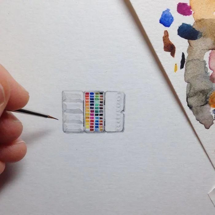 起爆剂$她是3个孩子的妈,做全职主妇后用指甲般大小的迷你画,人生一路开挂!