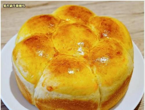  早餐手撕面包的做法，不用加水，不用烤箱，出锅香甜柔软还拉丝