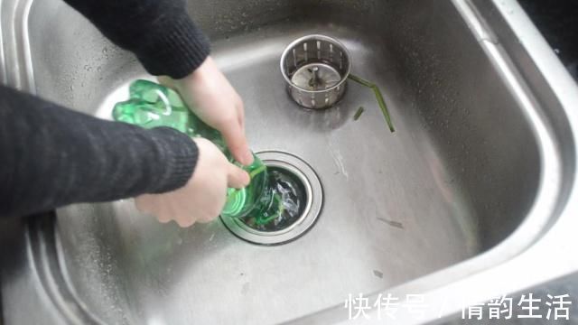 下水道|洗碗池里放一个塑料瓶,作用真厉害,我也是刚知道,尽快告诉家人