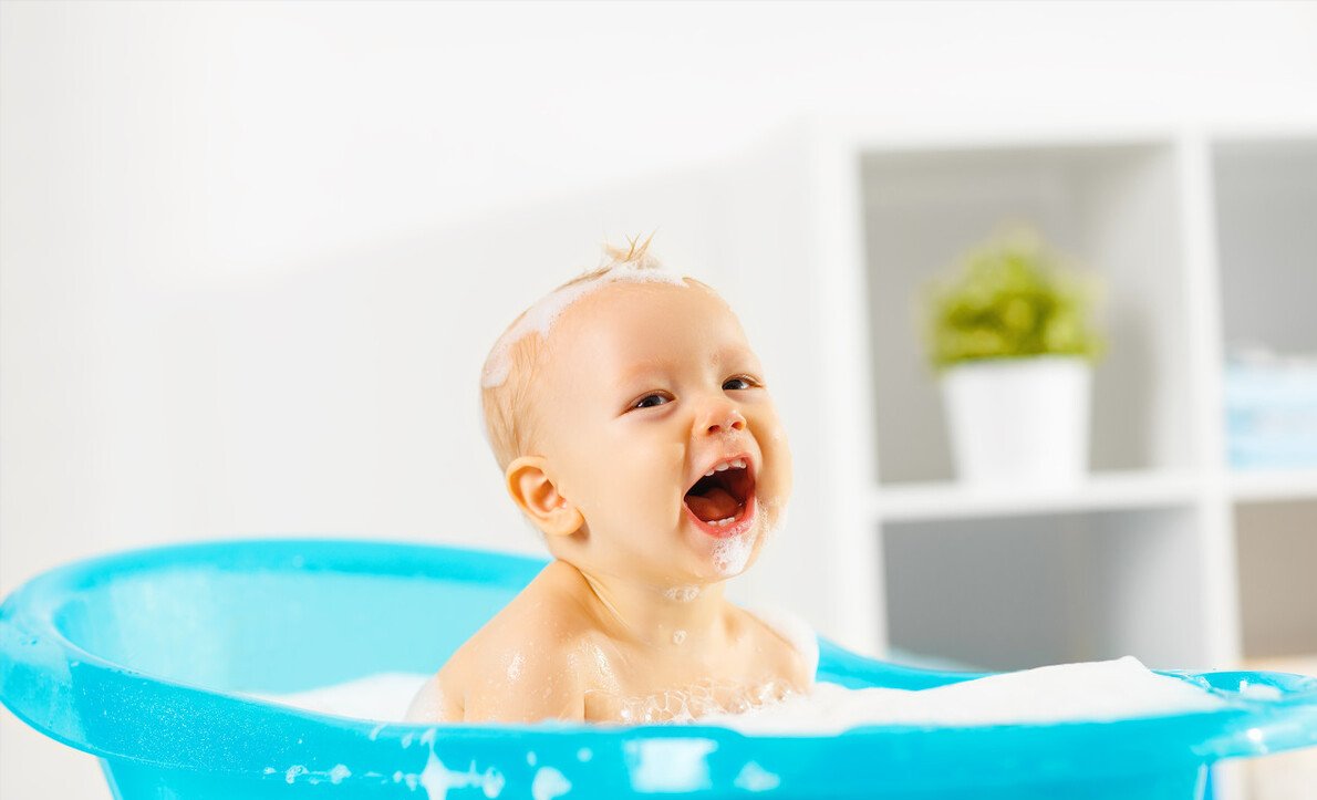 夏季|夏季每天给宝宝洗几次澡?若出现三种情况,最好不要洗,易致昏迷