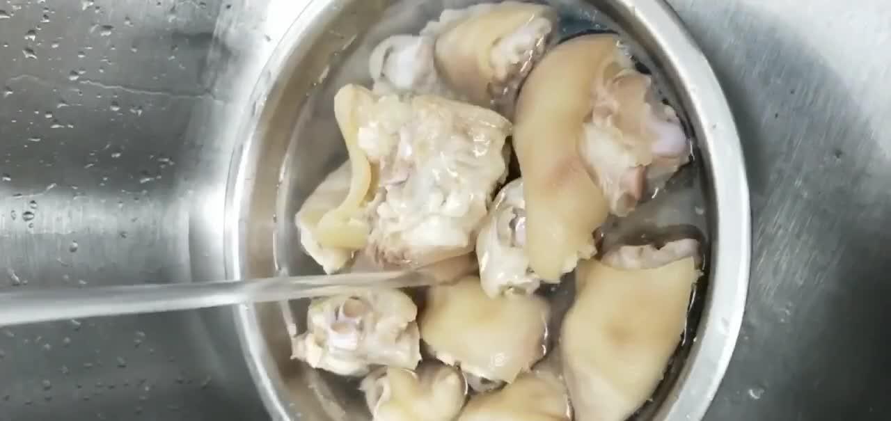 猪蹄怎么做好吃?2种任选1种,既解馋又美味,朴实中透着真实!