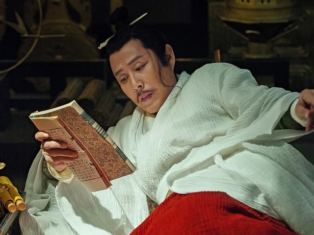 张若昀为《庆余年2》官宣，直言范闲有五个爹，网友：怎么那么多？