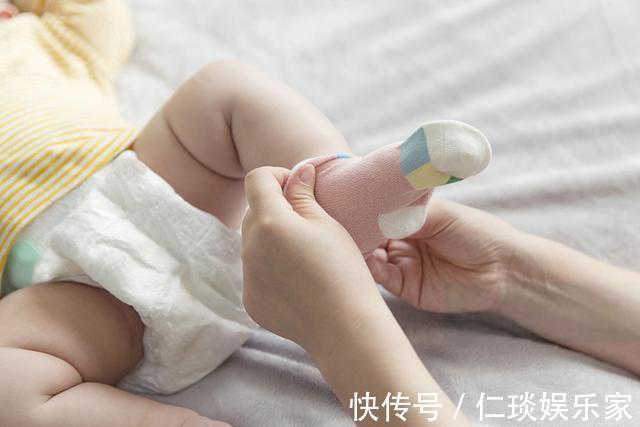 小脚|“你怎么不给娃穿袜子”老人常说“寒从脚起”,有道理吗