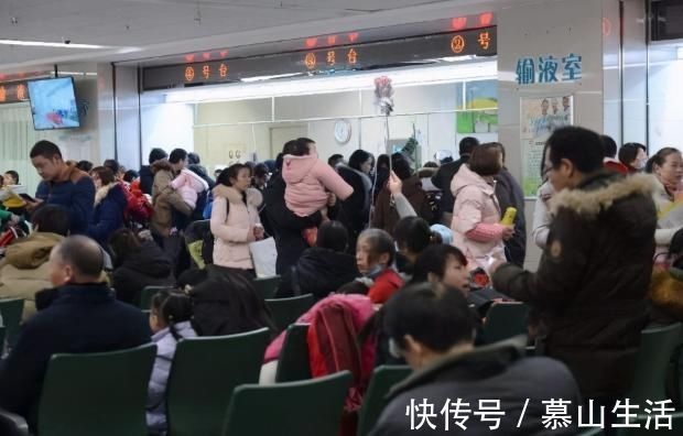 高烧|宝宝高烧排到300号,儿科医生却准点下班,宝妈:你不能加班吗