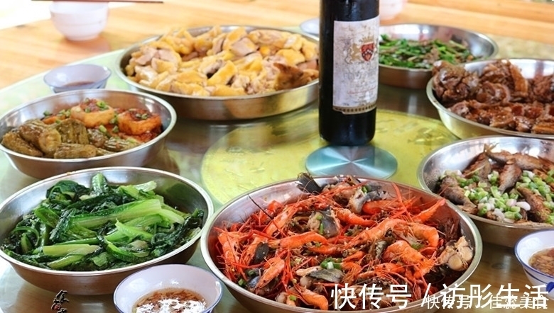 周末带老人和孩子去郊区游玩,吃了一顿地道客家菜,不花一分钱