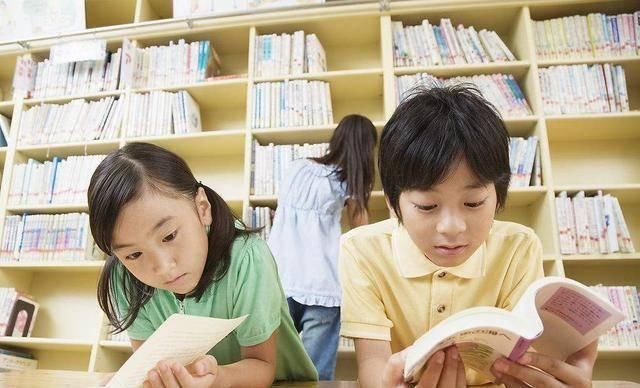 外出的孩子|双胞胎女儿,一个“常去浪”,一个“常在家”,长大后差距巨大