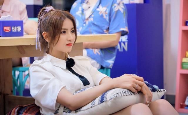  随声附和|金子涵做综艺像“透明人”，一集聊天不超10句话，全程随声附和