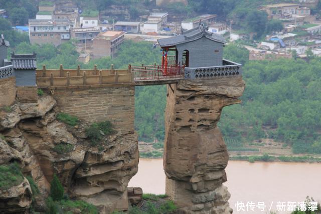 陕西又一寺庙走红，建在悬空天石之上，被誉为“黄河小蓬莱”