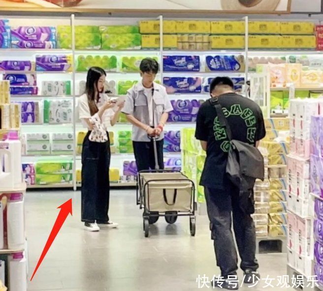 生圖美|網(wǎng)友圍觀中餐廳5嘉賓采購，相機(jī)下的周也又白又瘦，生圖美翻了