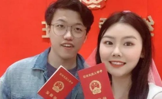 名字|90后小两口的结婚证火了,看到上面的名字后,网友:那孩子叫啥