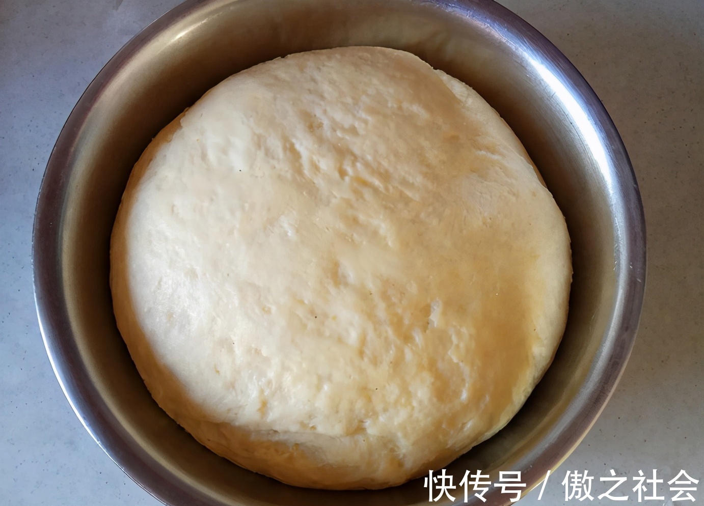 面团|这才是玉米面馒头简单的做法，一揉一切，香甜又暄软