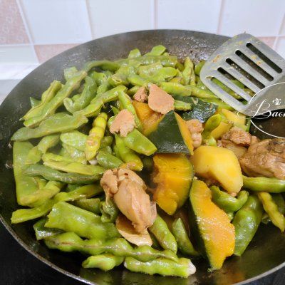 学会荤素一锅出~南瓜豆角炖肉，早餐不用愁