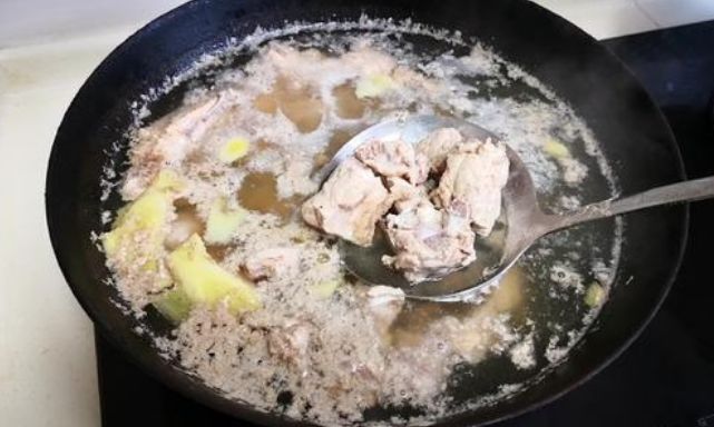 炖肉汤排骨汤，别随便放调料，牢记2步处理，只加1味料，肉嫩汤鲜