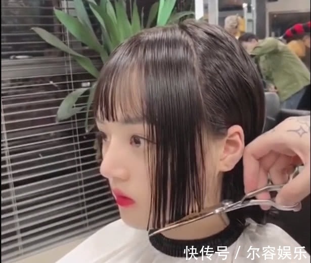 男友 女子因长相丑被男友抛弃,当她换了发型后,男友想复合