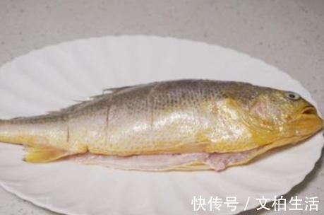 炖鱼去腥,别只会加醋,老渔民分享1个小技巧,鱼肉鲜嫩还不腥