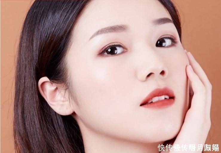 口红|黄皮巧涂这四个色的口红,素颜也巨显气色,亮白提升三个档!