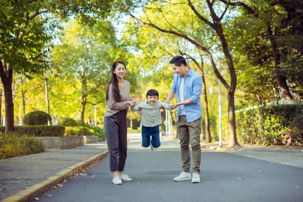 父母该不该告诉孩子家里不富裕?作为《奇葩说》老粉谈及这四点看法