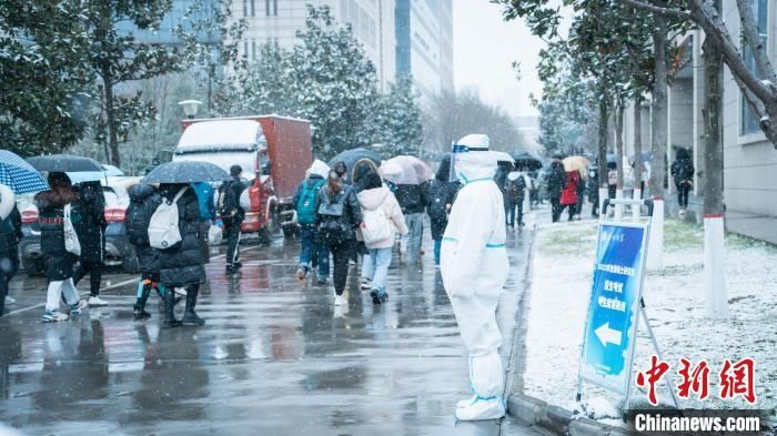 西安建筑科技大学|直击疫情下的西安研考：雪中开考 暖心守护