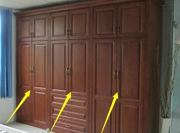 衣柜|新房子装修,木工师傅非要做平开门衣柜,后来用着才知道好!