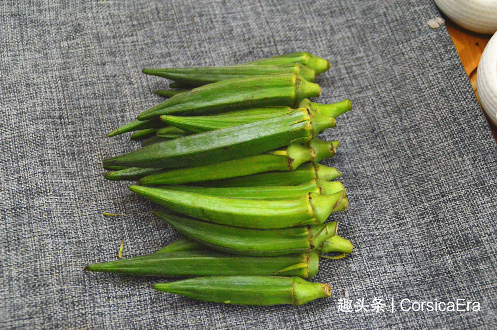 难怪你做的秋葵太难吃了，第一步就错了，教你一招，脆嫩又入味