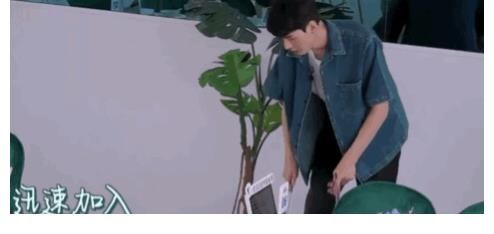 黄晓明|在综艺节目中，身兼数种“功能”的龚俊，忙到表情失控？