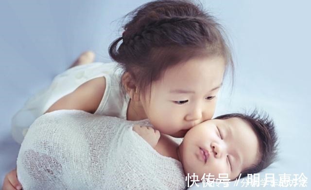 父母|20年后二胎家庭会面临的问题,简直太残酷,早了解早预防!