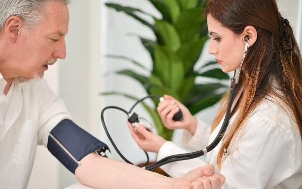 心脑血管病|高血压病人注意每天做好5件事,血压“乖乖”降平稳