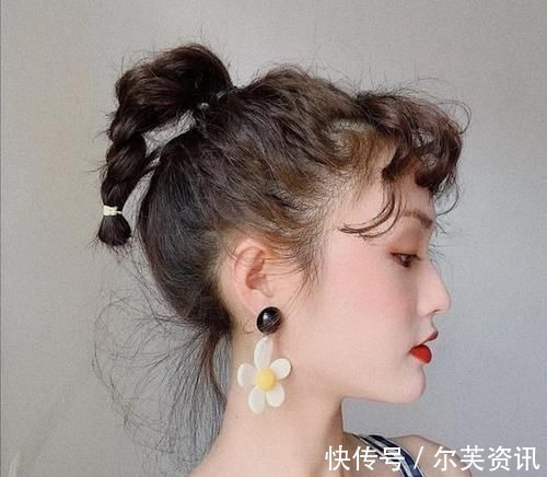 发型 女生别再披头散发了，这些减龄发型够美够撩人，还很显气质
