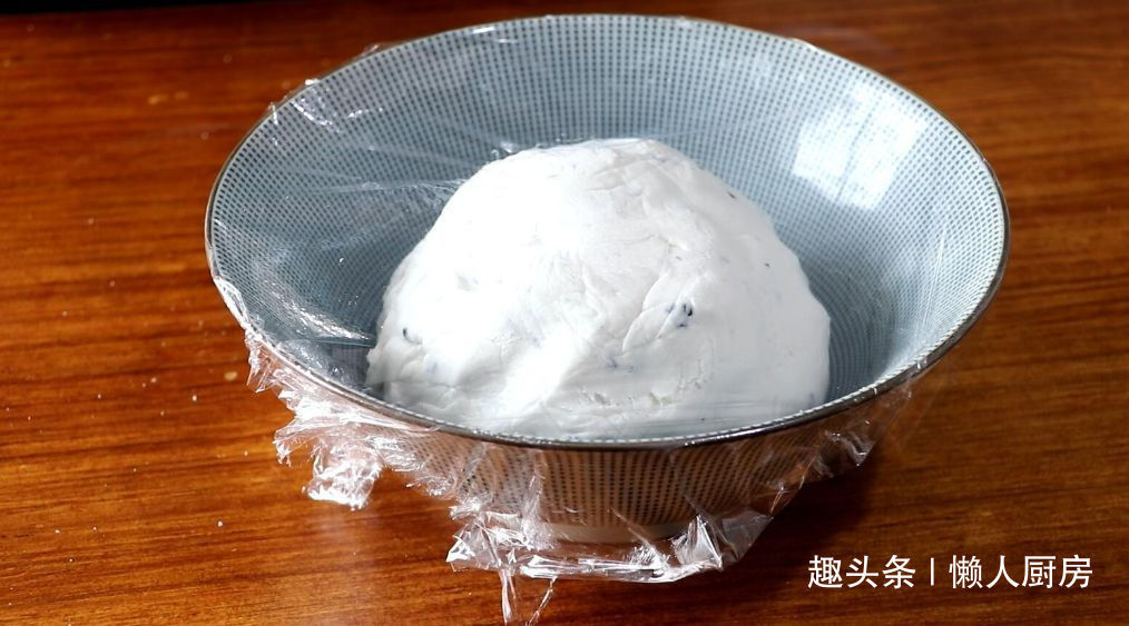 不用面粉，教你用这种粉做炸米圈，口感完全不一样，外脆里软