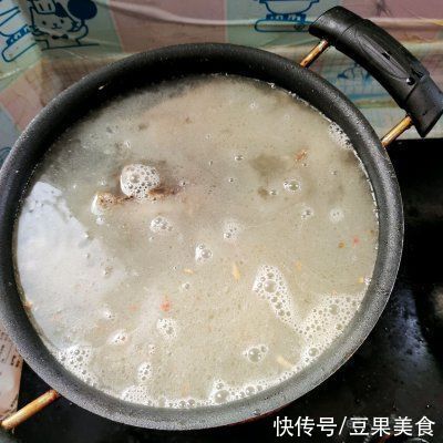 下饭神器腊鱼头豆腐汤，拌饭还能吃三碗