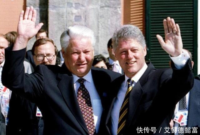 苏联那|西方为何能够轻易解体苏联呢？因为在苏联宪法中找到了一个漏洞