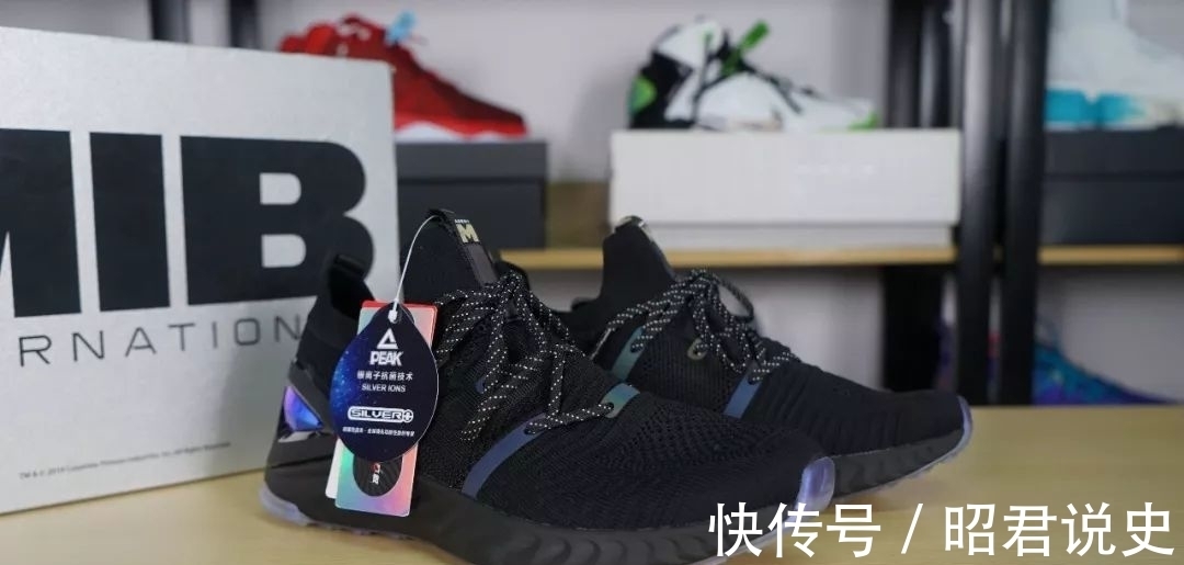 女武神 国货逆天球鞋,脚感爆炸,送衣服还联名,发售价竟低于一千!