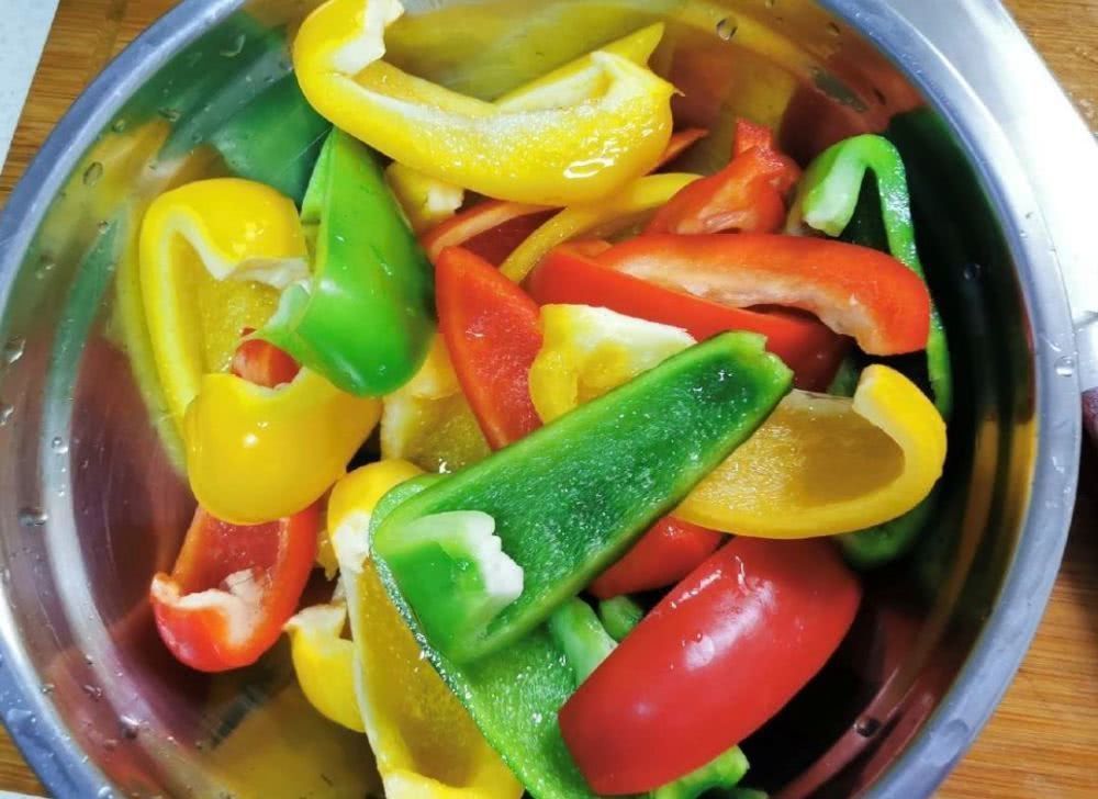 甘蓝|西兰花和白菜花、紫甘蓝和卷心菜、韭黄和韭菜…这些长得像的蔬菜,营养大不同