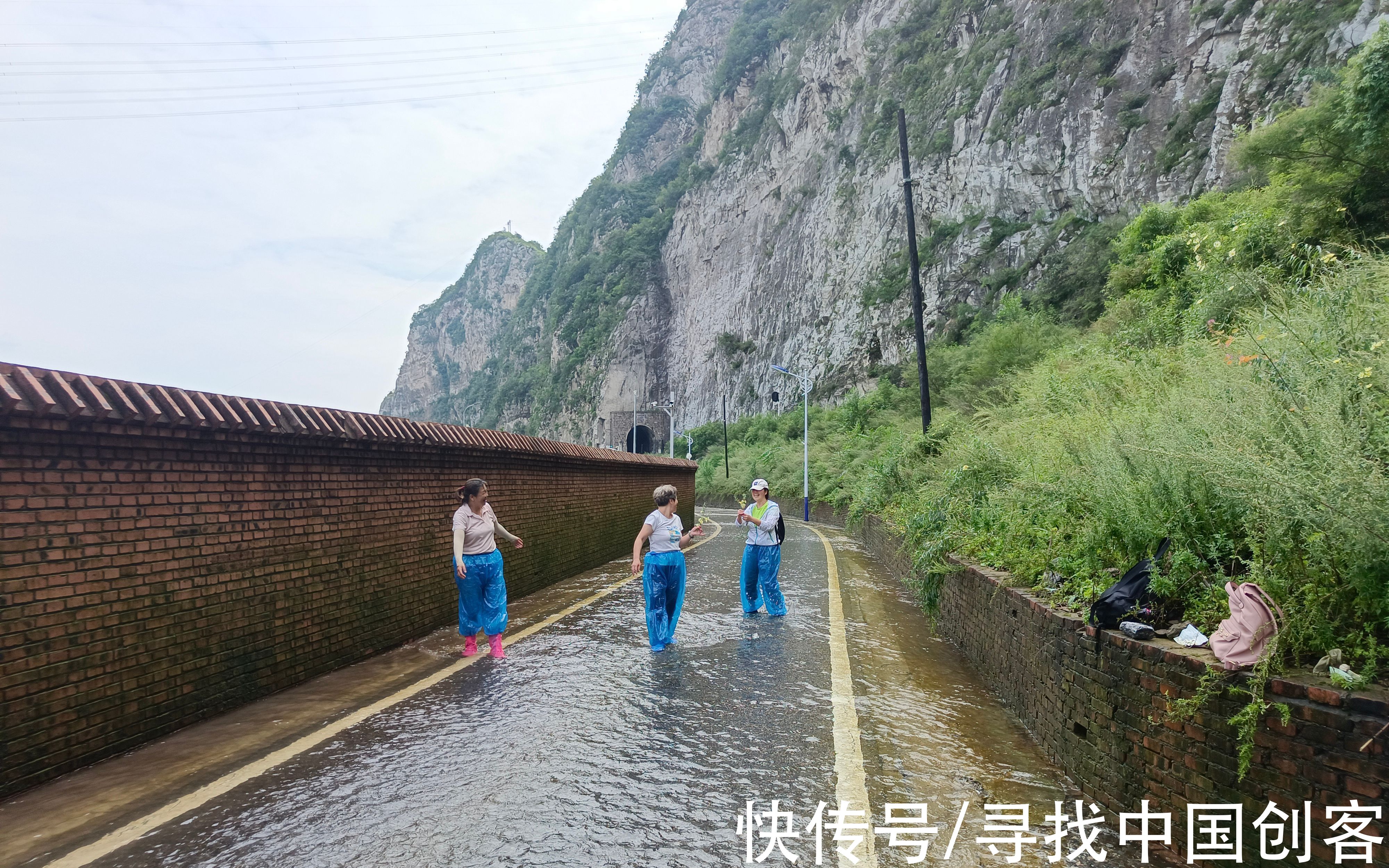 永定河|京郊丁家滩村路上流泉水 城里人慕名过来蹚水找回儿时记忆