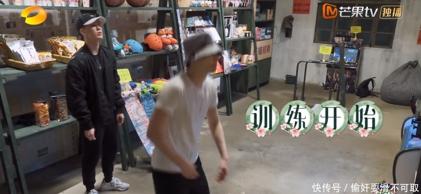 本行|张艺兴录综艺不忘老本行,深夜爬窗练舞,黄磊何炅看了直心疼