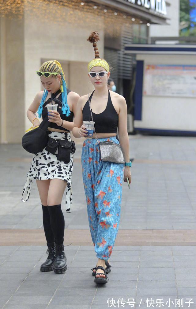 优雅 色彩鲜艳不一定好看,黑色和灰色怎么穿都高级,优雅女孩都青睐