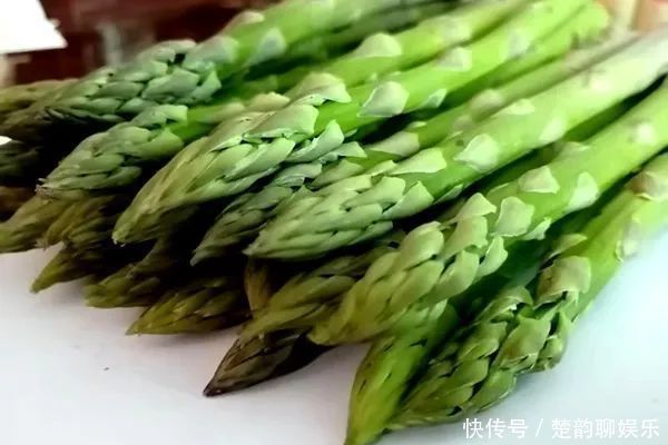 买芦笋时,遇到这3种芦笋不买,再便宜也要亏