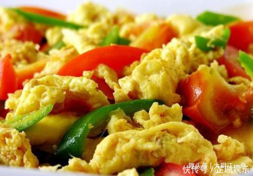 炒鸡蛋时,学会这三招,鸡蛋松软鲜香不粘锅,很多人还不知道