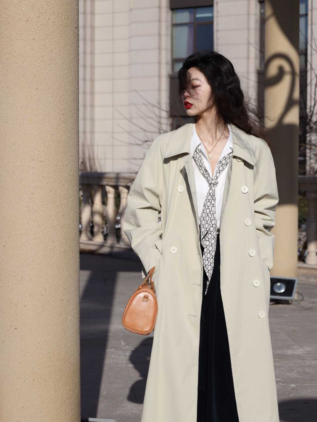 牛仔衬衫|别老穿烂大街的牛仔衬衫了,早春选择这“三款”,精致又洋气