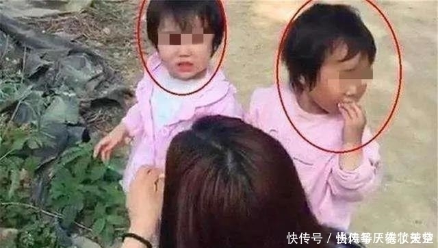 爷爷奶奶|双胞胎女儿,一个爸妈带一个奶奶带,1年后再看网友笑了太真实